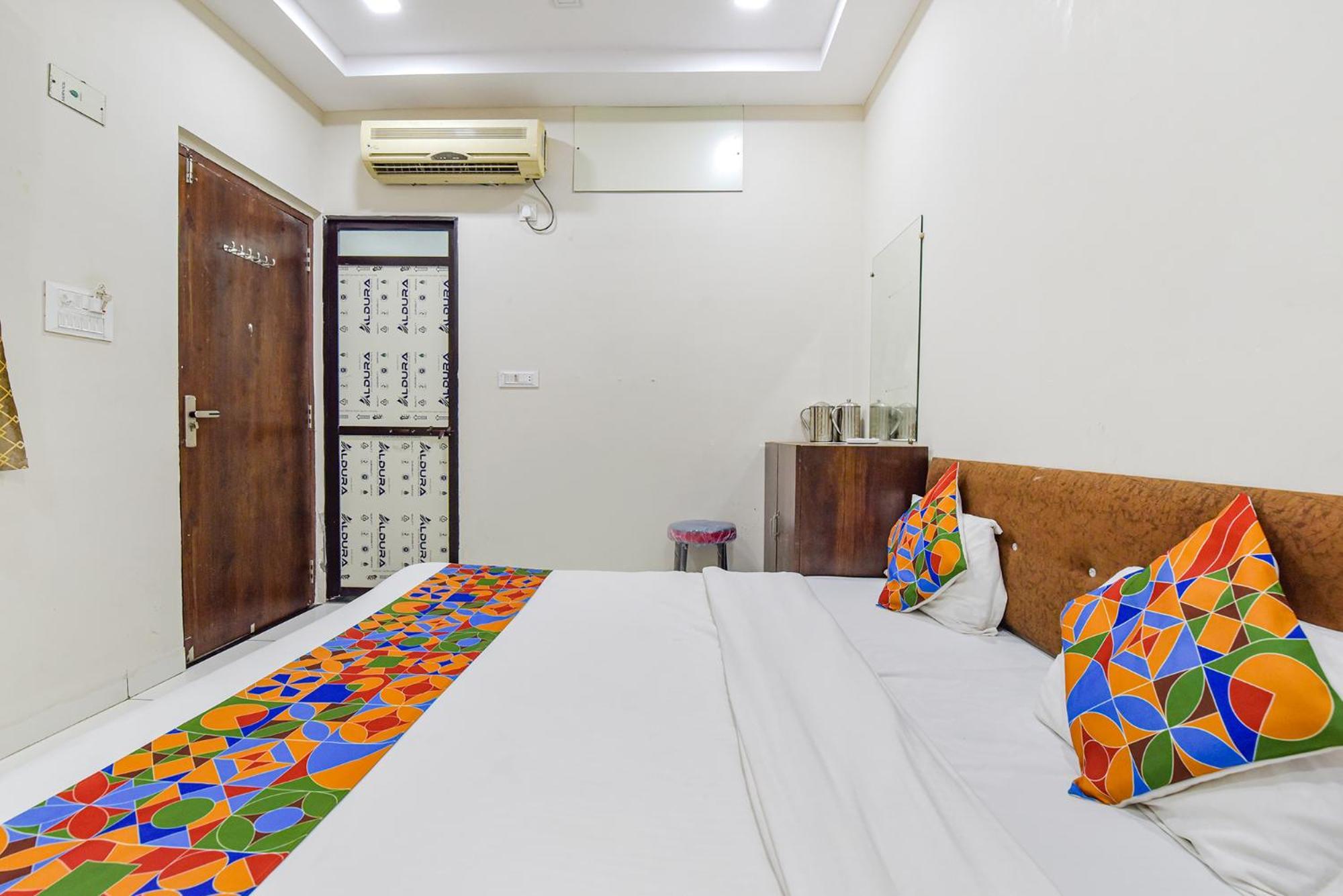 Fabexpress Devani Palace Ujjain Extérieur photo