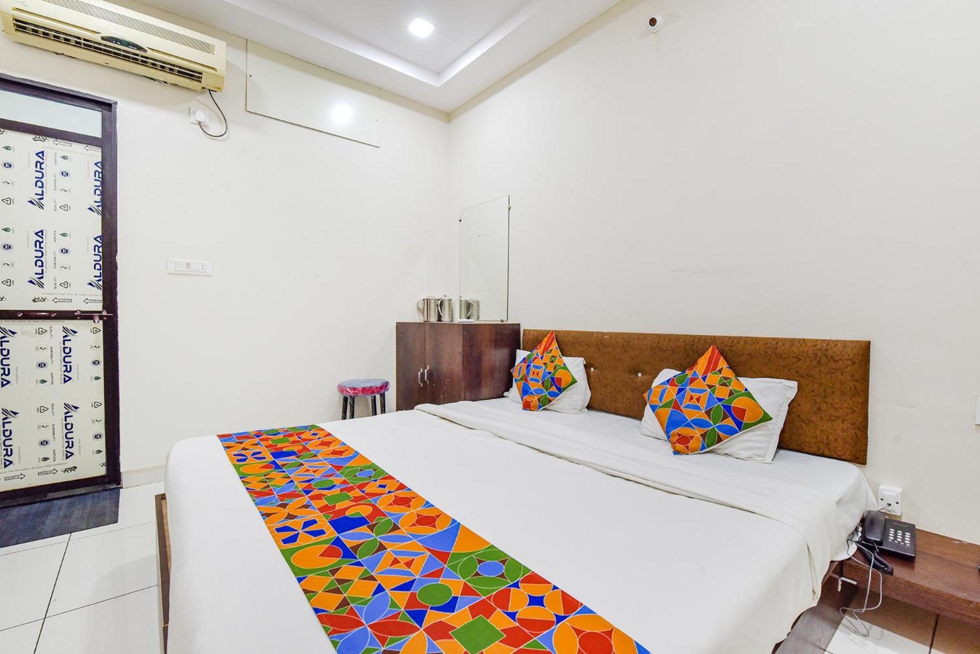 Fabexpress Devani Palace Ujjain Extérieur photo
