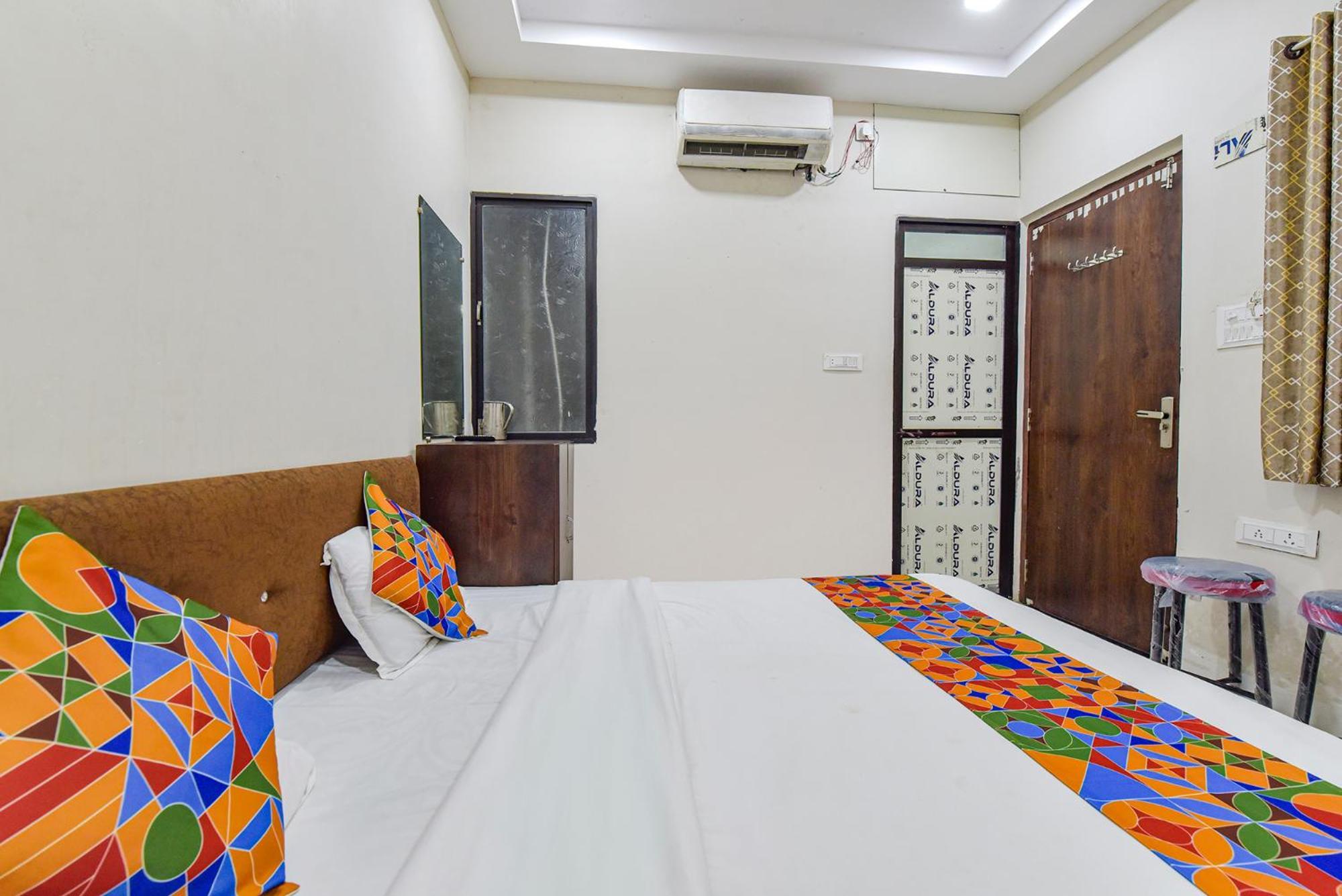 Fabexpress Devani Palace Ujjain Extérieur photo