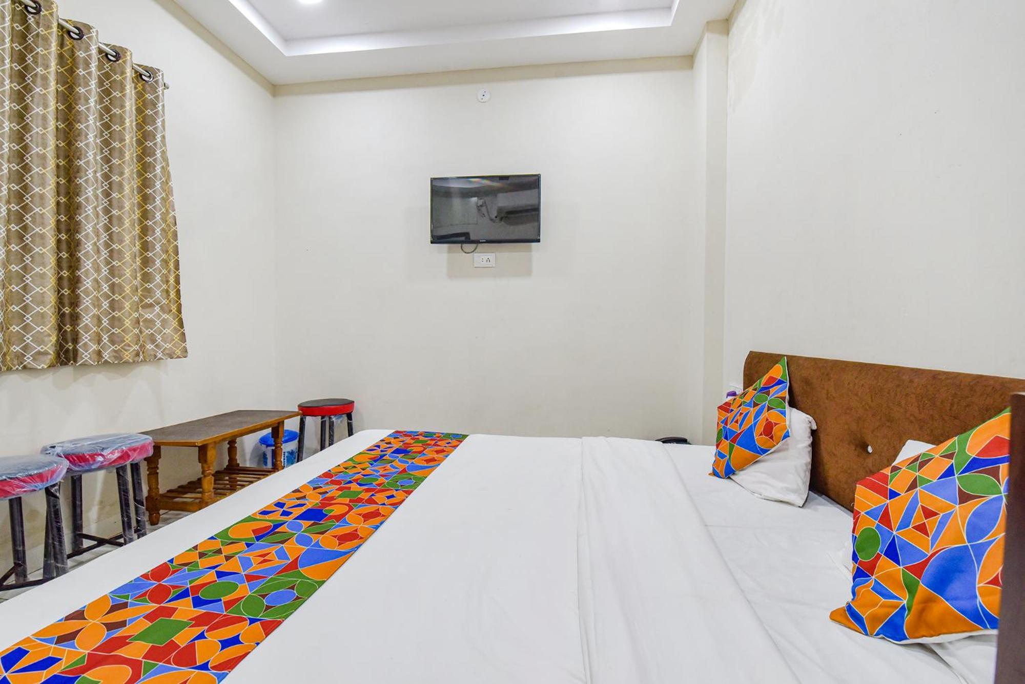 Fabexpress Devani Palace Ujjain Extérieur photo