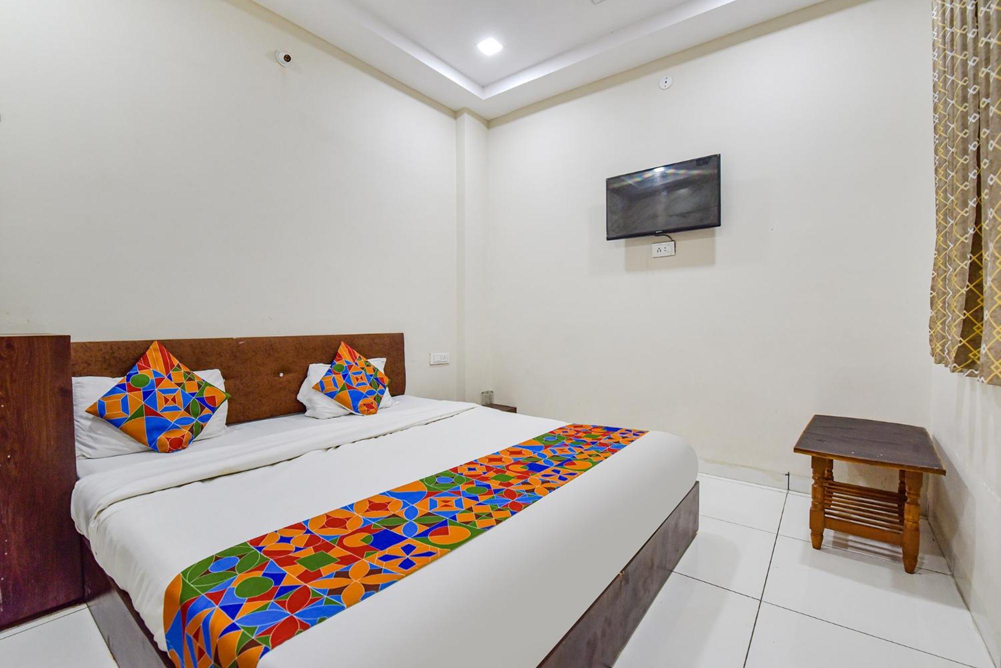 Fabexpress Devani Palace Ujjain Extérieur photo