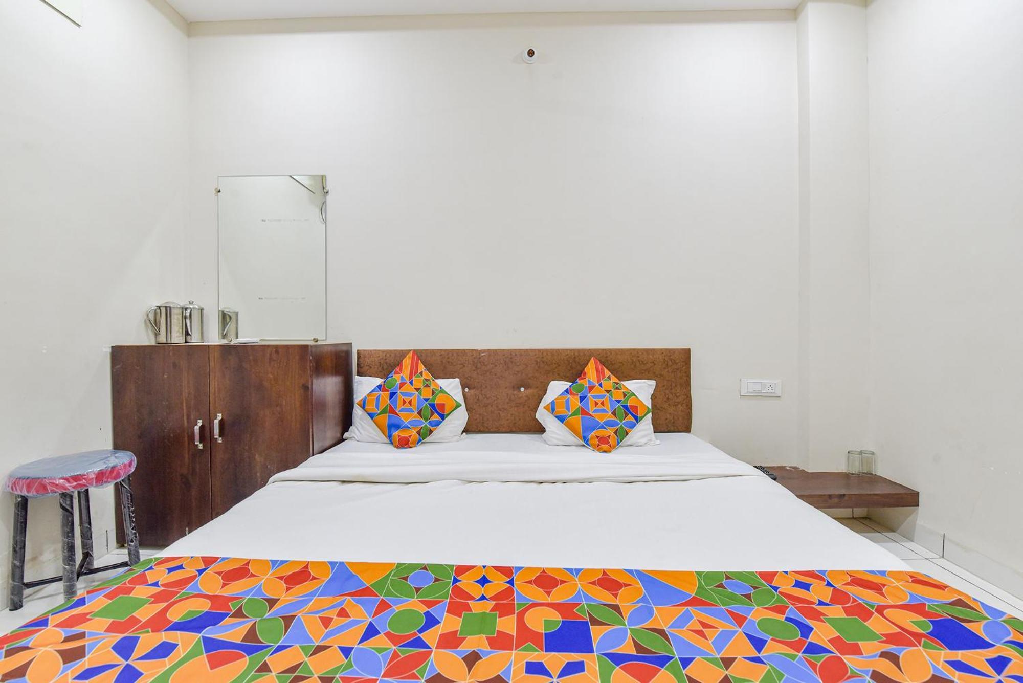 Fabexpress Devani Palace Ujjain Extérieur photo