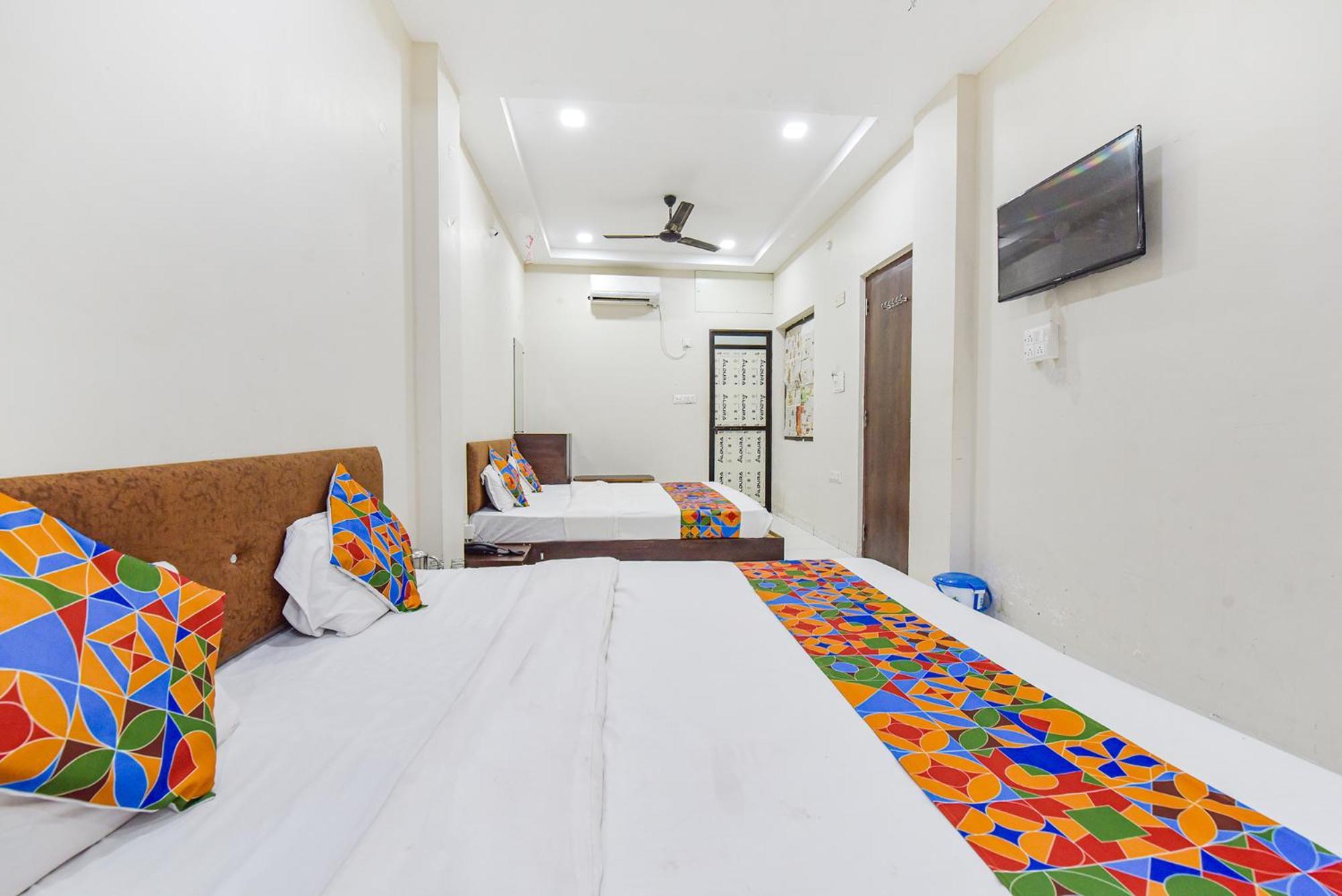 Fabexpress Devani Palace Ujjain Extérieur photo