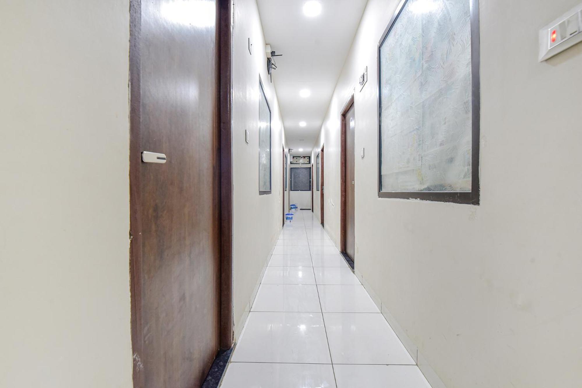 Fabexpress Devani Palace Ujjain Extérieur photo