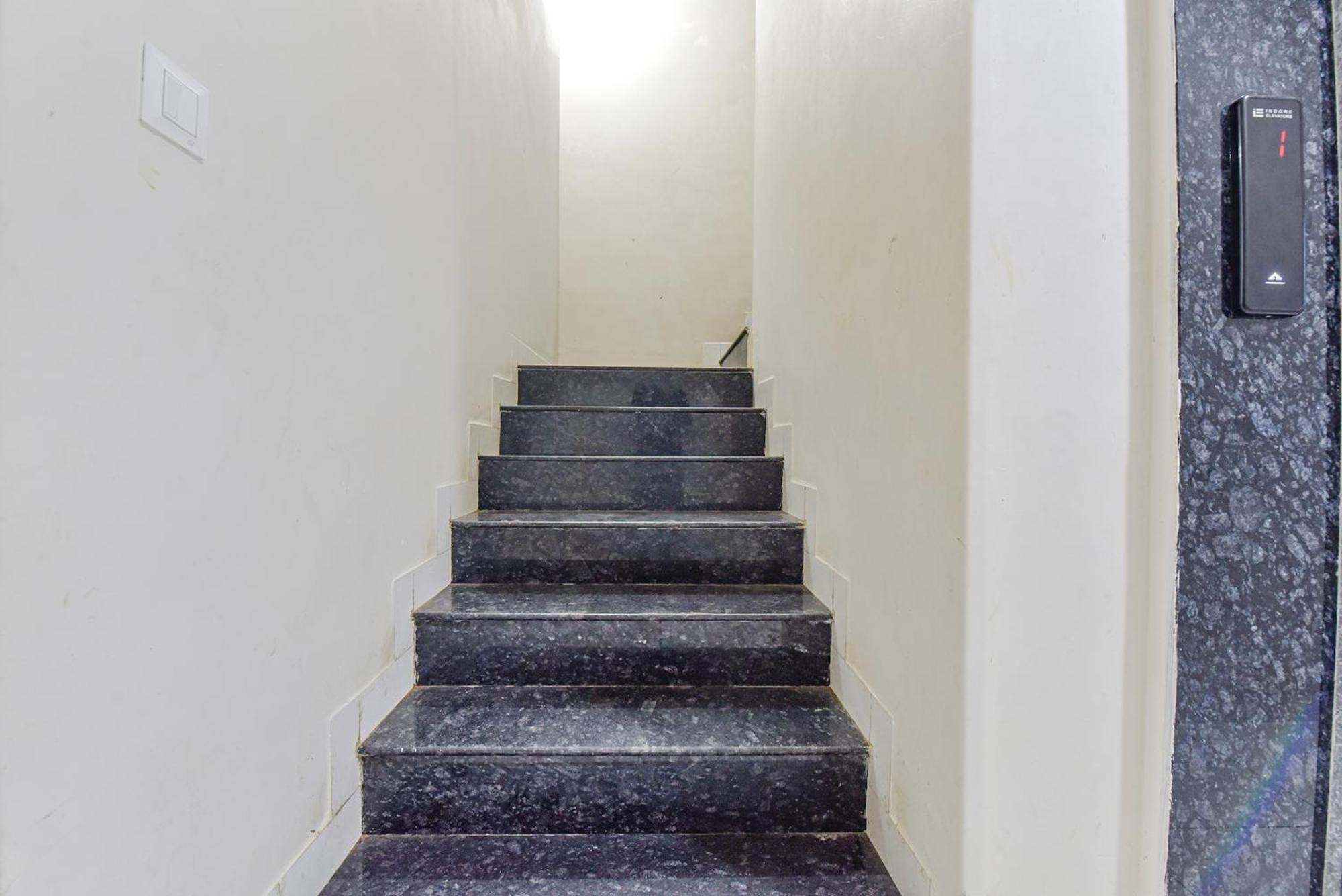 Fabexpress Devani Palace Ujjain Extérieur photo